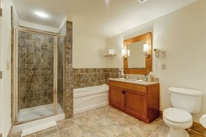 Hair dryer - RARE 1st flr Private Ski in/out access 1 Bed! (Vernon Township)