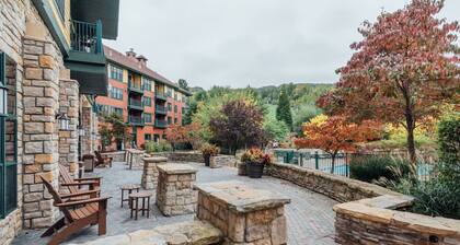 RARE 1st flr Private Ski in/out access 1 Bed!