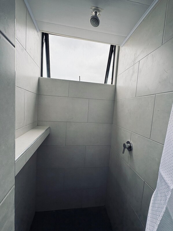 タオル、石鹸、トイレットペーパー