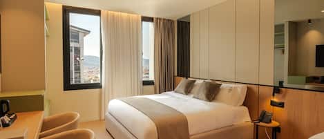 Triple Room | Desk, free WiFi, bed sheets
