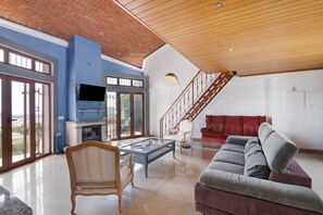 TV, fireplace