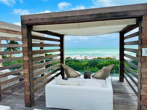 Terrace/patio - Direct Oceanfront + Balcony Suite in 5-Star Resort (Miami Beach)
