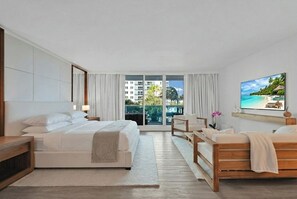 1 bedroom, WiFi, bed sheets - Direct Oceanfront + Balcony Suite in 5-Star Resort (Miami Beach)