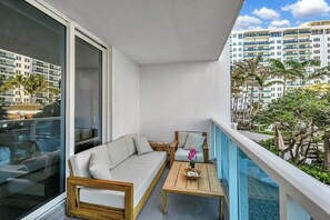 Property grounds - Direct Oceanfront + Balcony Suite in 5-Star Resort (Miami Beach)