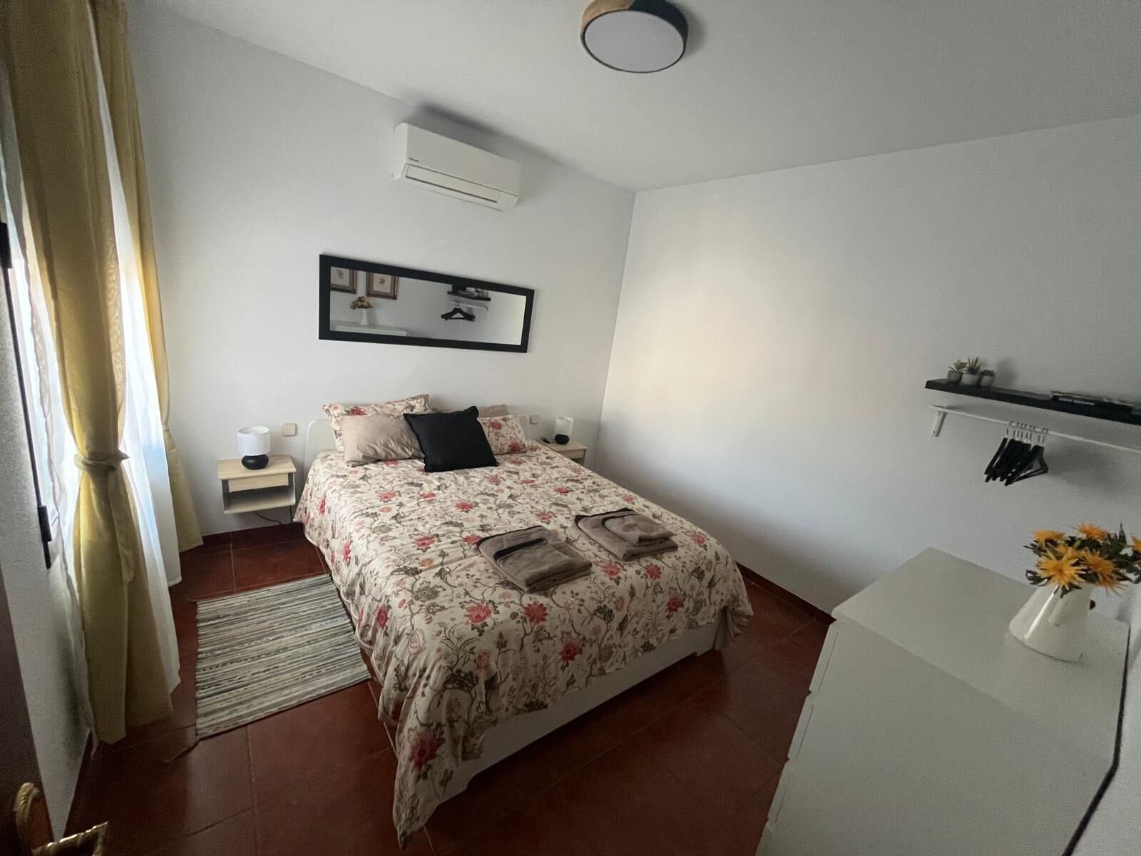 5 dormitorios, tabla de planchar con plancha, wifi y ropa de cama