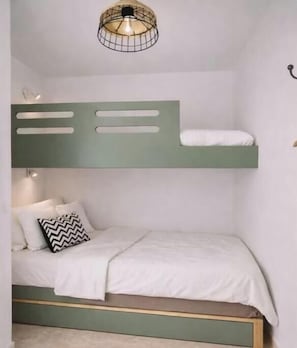 2 bedrooms, iron/ironing board, WiFi, bed sheets - 180° sea view apartment with pool - Exceptional location with all comforts (Carqueiranne)