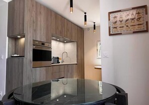 Private kitchen - 180° sea view apartment with pool - Exceptional location with all comforts (Carqueiranne)
