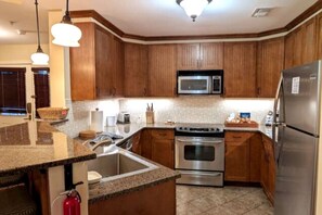 Fridge, microwave, oven, stovetop - Top floor Family 3 Bed w/4 Bunks (Vernon Township)