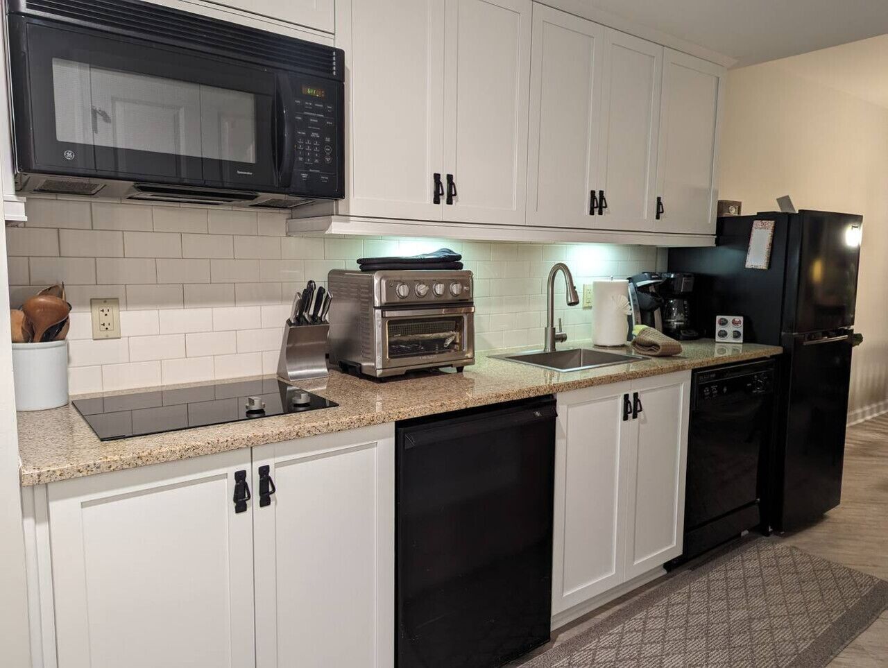 Fridge, microwave, stovetop, dishwasher