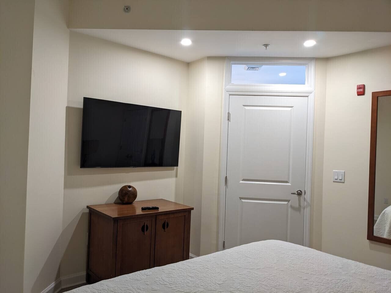Iron/ironing board, travel crib, WiFi, bed sheets