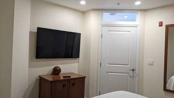 Iron/ironing board, travel crib, WiFi, bed sheets