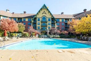 Pool - Newly renovated Sunset view 1 bedroom (Vernon Township)