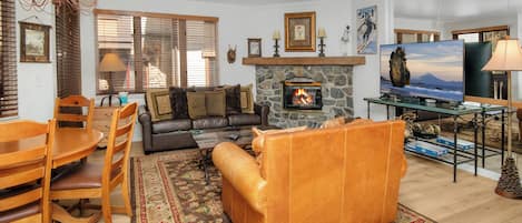 Smart TV, fireplace
