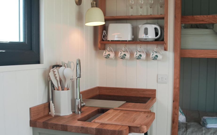 Enjoy Glamping In St Loy! Beautiful Sea Views, Peace & Calm. Sleeps Up To Four! - St Just in Penwith
