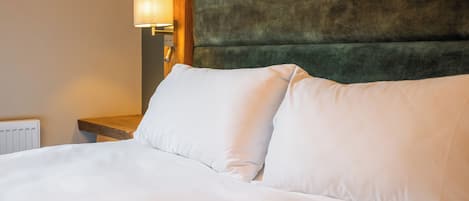 Superior Double Room, Patio, Mountain View | Desk, iron/ironing board, free WiFi