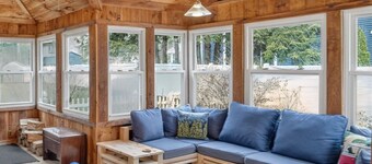 NEW! Saratoga Cottage 2BR Near Track & Lake