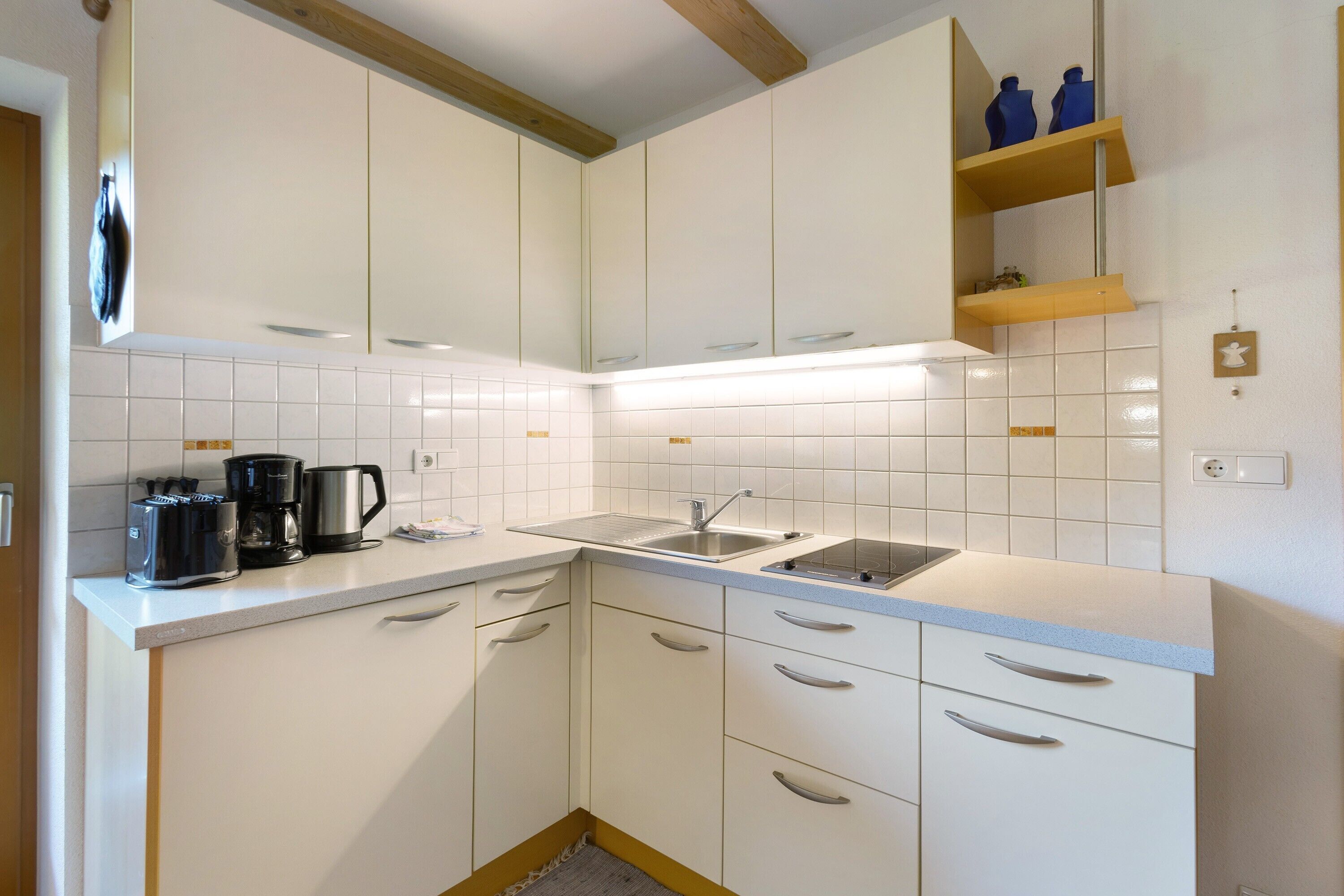 Fridge, stovetop, coffee/tea maker, electric kettle