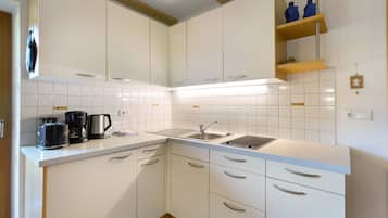 Fridge, stovetop, coffee/tea maker, electric kettle