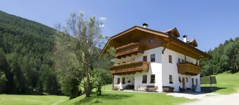 Apartment 'Getzenbergerhof' with Balcony and Wi-Fi