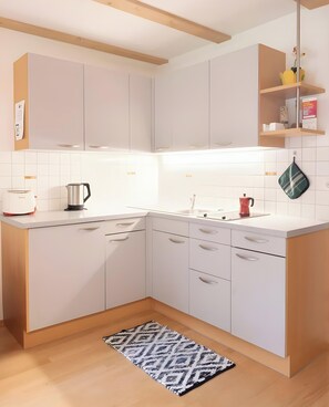 Private kitchen - Apartment 'Getzenbergerhof' with Balcony and Wi-Fi (Chienes)