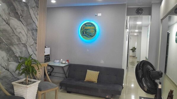 المنشأة من الداخل