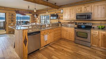 Deluxe Cabin, Lake View | Private kitchen | High chair