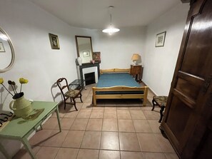 Room - Vrbo Property (Soulac-sur-Mer)