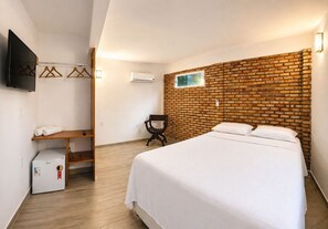 Comfort Double Room | Desk, iron/ironing board, free WiFi - Pousada Hope Club (Beberibe)