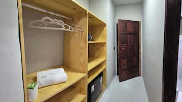 Habitación Deluxe doble, lanai, vistas al mar | Interior