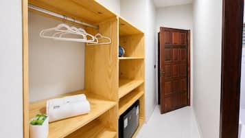 Quarto casal luxo, varanda coberta, vista para o mar