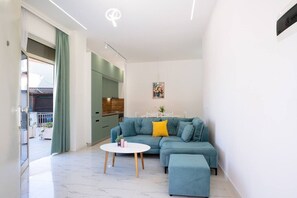 TV - Athos Apartment by TOK (Durrës)