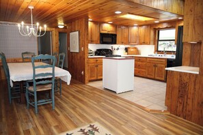 Dining - Creekside Bliss - Relax on Massive Porch with Family (Highlands)