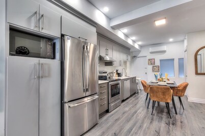 Modern 1BR on Sainte-Catherine | Walk to Metro
