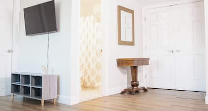Cozy 1-bedroom studio in adorable Lewes 4 miles from the beach!