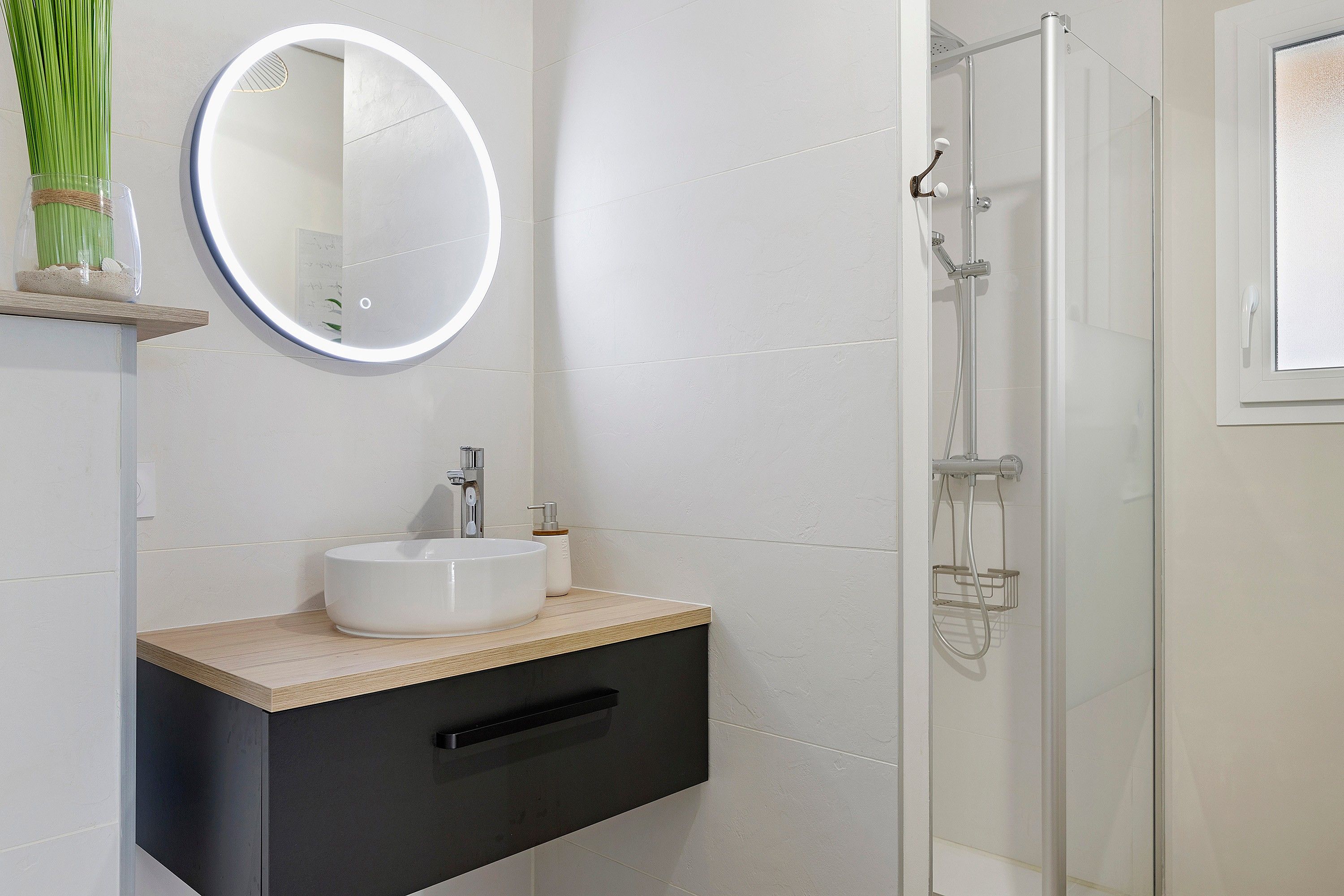 Douche, serviettes fournies
