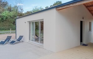 Terrace/patio - Holiday Home 'Entre-Mer Et Monts' with Private Terrace, Garden and Air Conditioning (Notre-Dame-de-Monts)