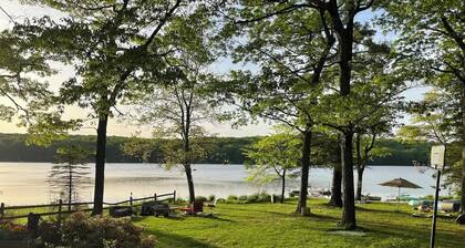 Spring fed Lake front home floating dock and boats