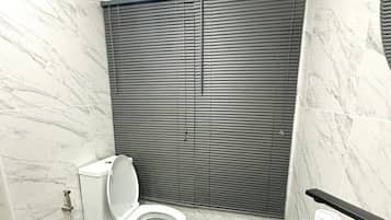 Apartment, 1 Bedroom, Smoking | Bathroom