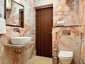 Luksus-suite - balkon - byudsigt | Badeværelse