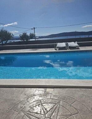 A heated pool - Apartments Oliva with Shared Heated Pool / One Bedroom Apartment with Pool (Kaštel Sućurac)