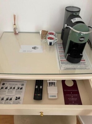 Coffee and/or coffee maker - Tolentini Hotel (Venezia)
