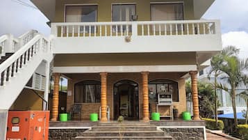 Klassieke villa, balkon, uitzicht op heuvels | Exterieur