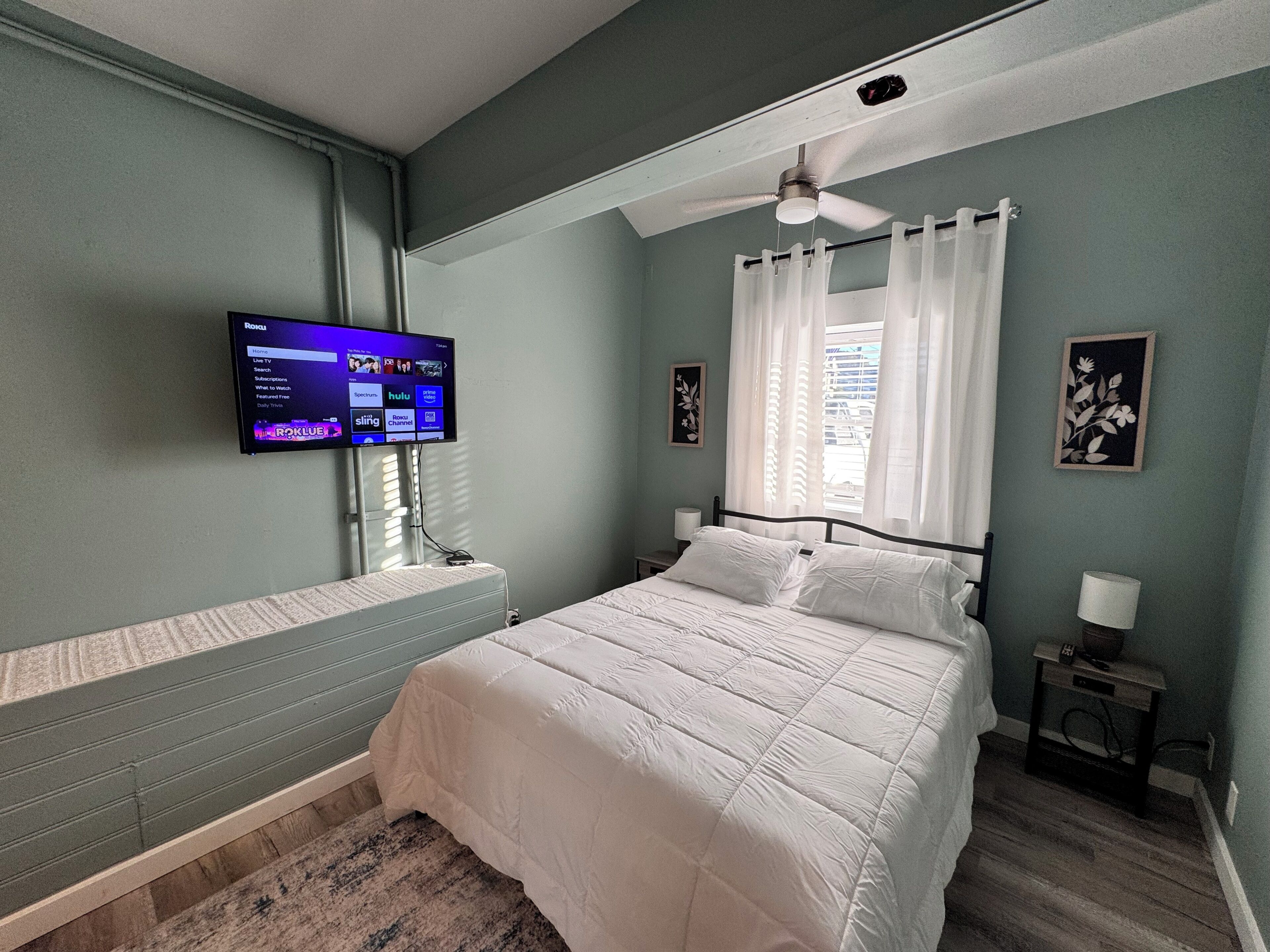 3 bedrooms, desk, iron/ironing board, free WiFi