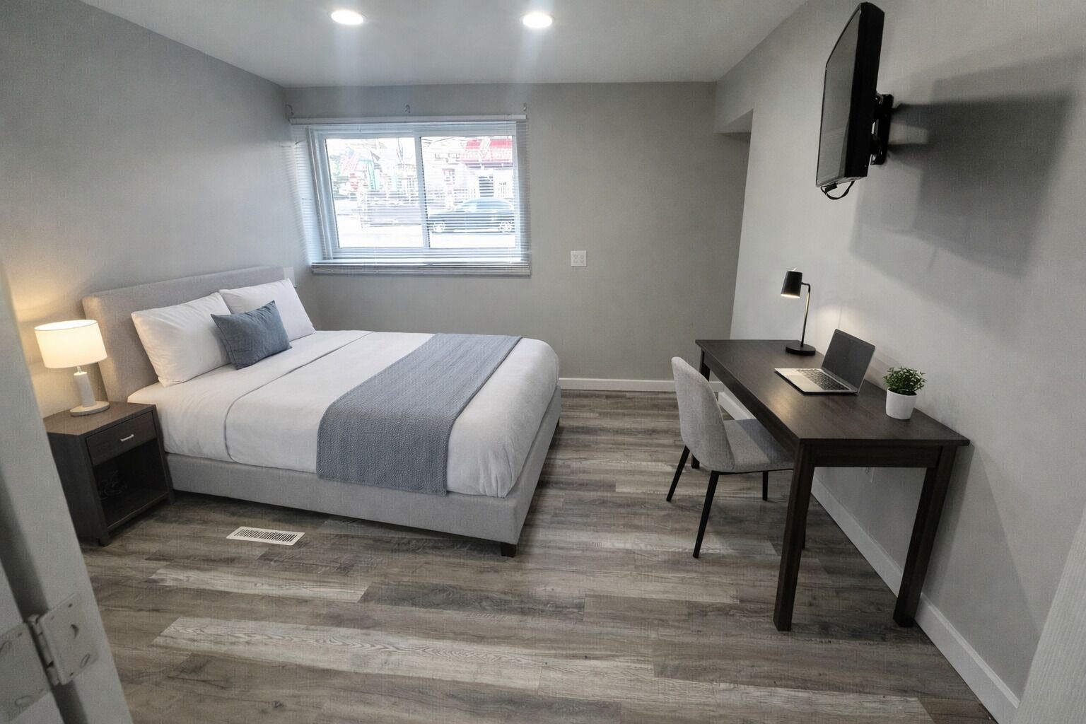 3 bedrooms, desk, iron/ironing board, free WiFi
