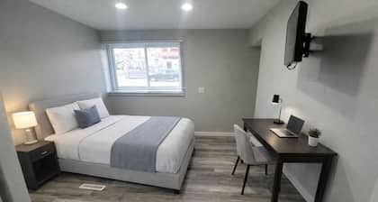 Downtown Vibes 3BR ~ Walk to Dining & Nightlife