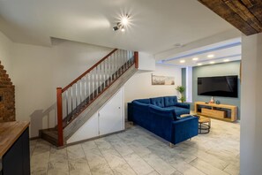 TV - Exclusive House with Canadian Hot Tub (Great Yarmouth)
