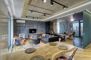 Living area - 2-bedroom Penthouse with stunning views in București (București)