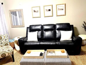 Living area - Seven Shores Townhome in Bradenton Minutes to AMI (Bradenton)