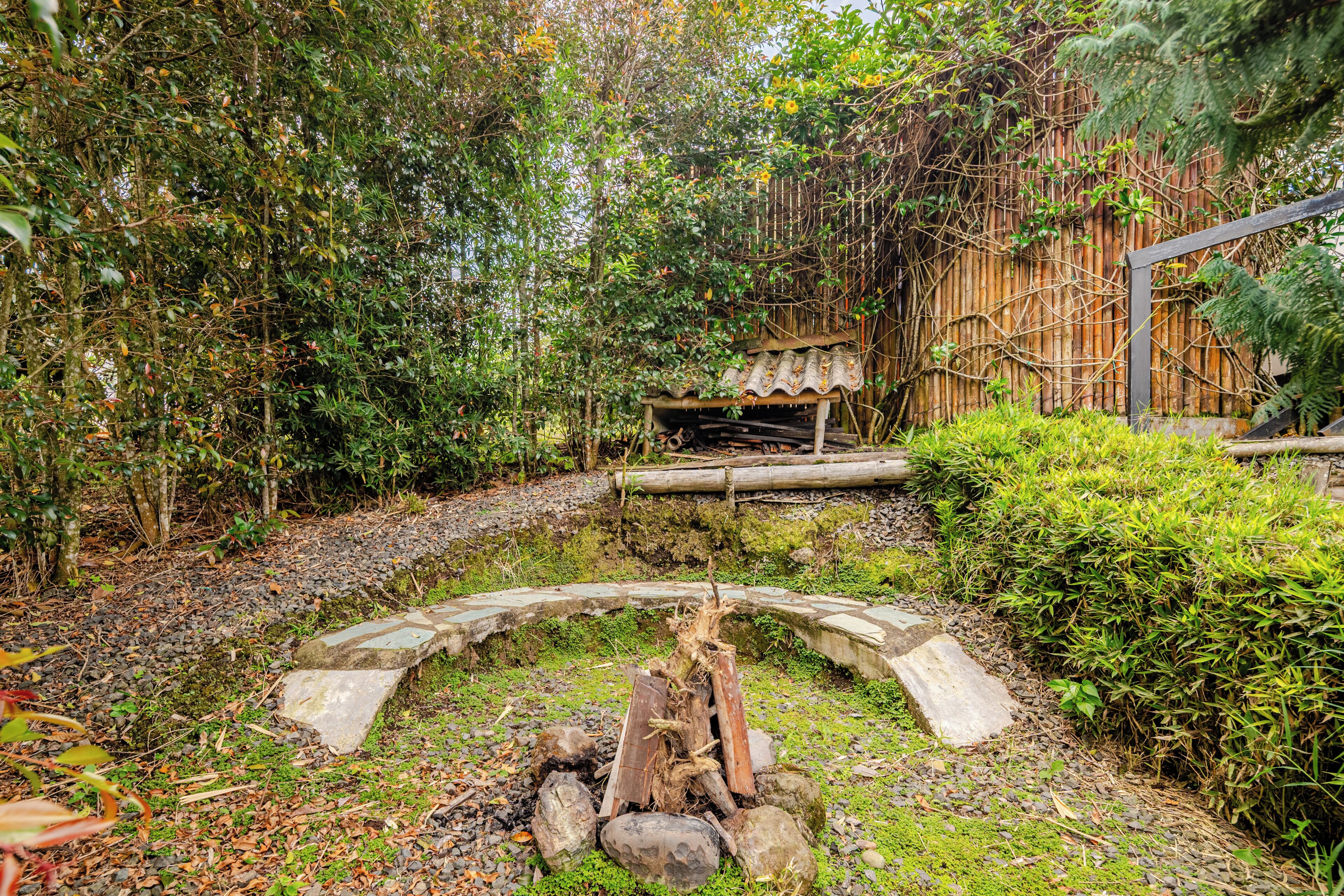 Deluxe Cabin, Private Bathroom, Mountain View | Property grounds