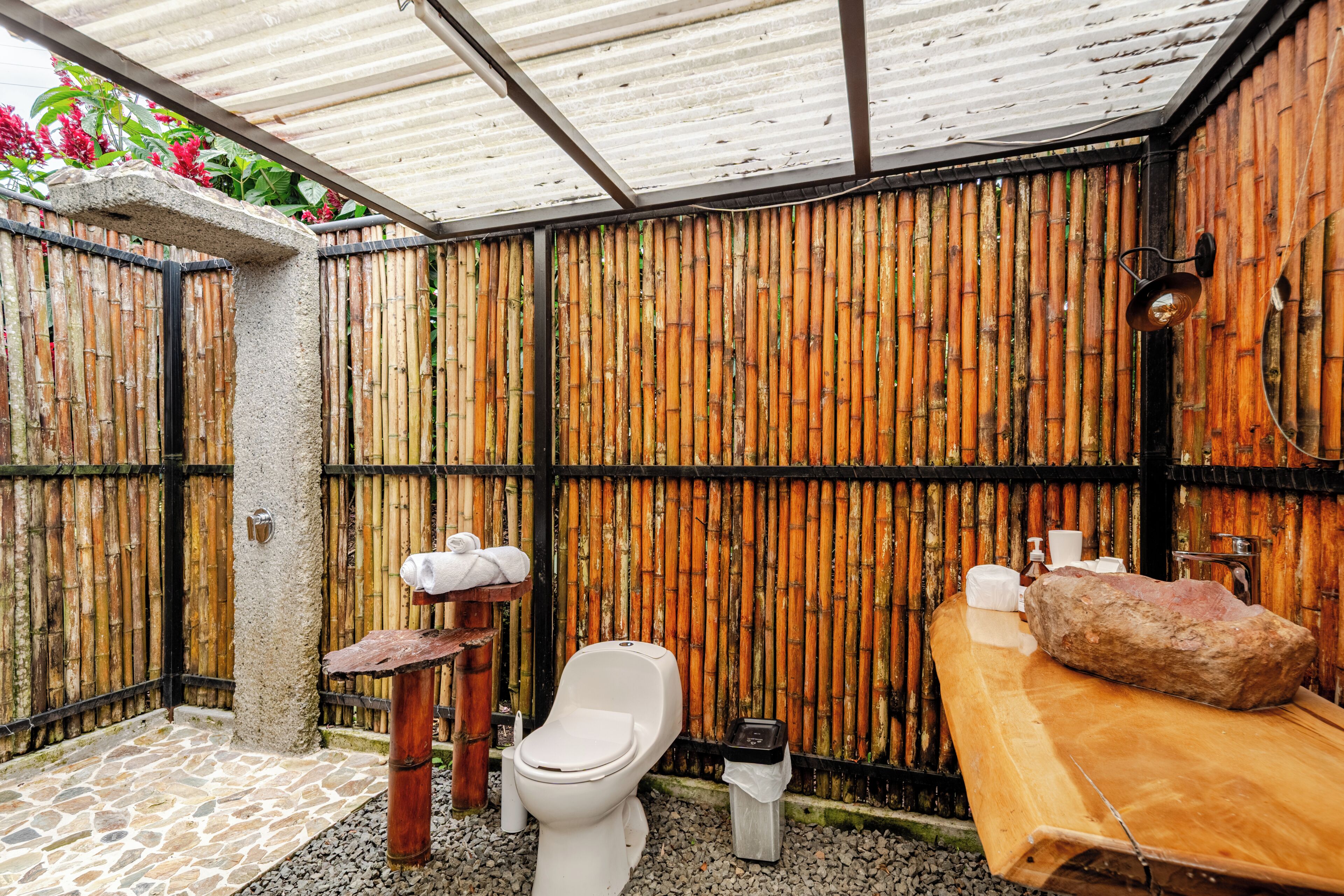 Deluxe Cabin, 1 Queen Bed, Private Bathroom, Mountain View | Bathroom